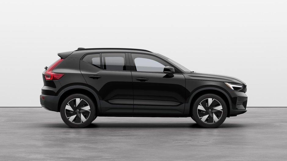 2025 Volvo EX40 Twin Motor AWD Core-4