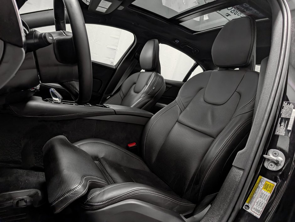 Volvo S60 Plug-In Hybrid T8 AWD Ultra Black Edition 2025-8