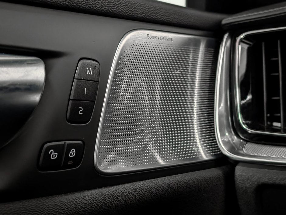 Volvo S60 Plug-In Hybrid T8 AWD Ultra Black Edition 2025-23