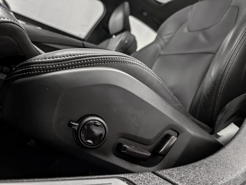 Volvo S60 Plug-In Hybrid T8 AWD Ultra Black Edition 2025-9