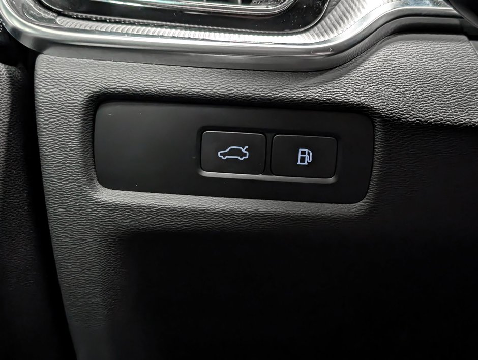 Volvo S60 Plug-In Hybrid T8 AWD Ultra Black Edition 2025-22