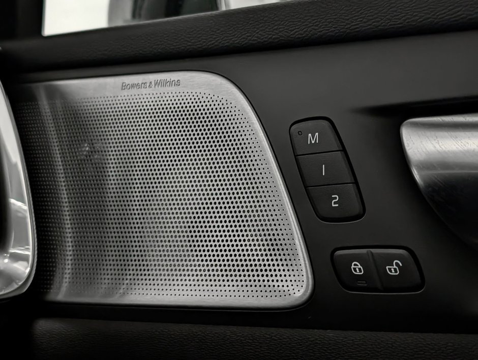 Volvo S60 Plug-In Hybrid T8 AWD Ultra Black Edition 2025-18