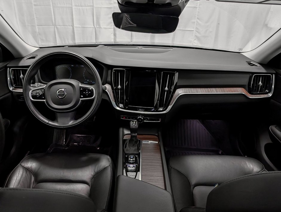 Volvo S60 T5 AWD Momentum 2021-10