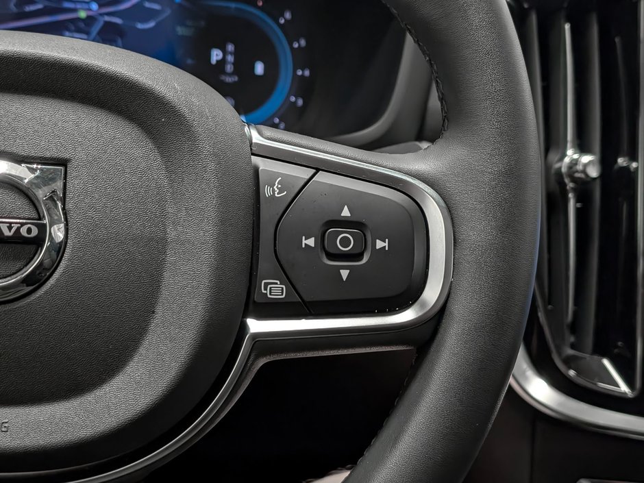 2024 Volvo S60 B5 AWD Core Dark Theme-19