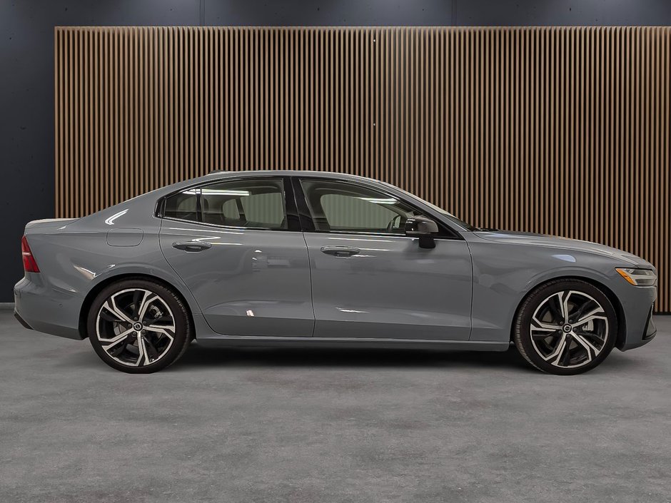 Volvo S60 B5 AWD Plus Dark Theme 2024-6