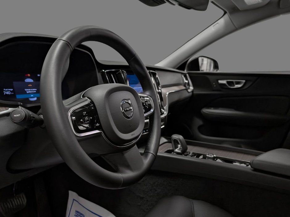 Volvo S60 B5 AWD Plus Dark Theme 2024-7