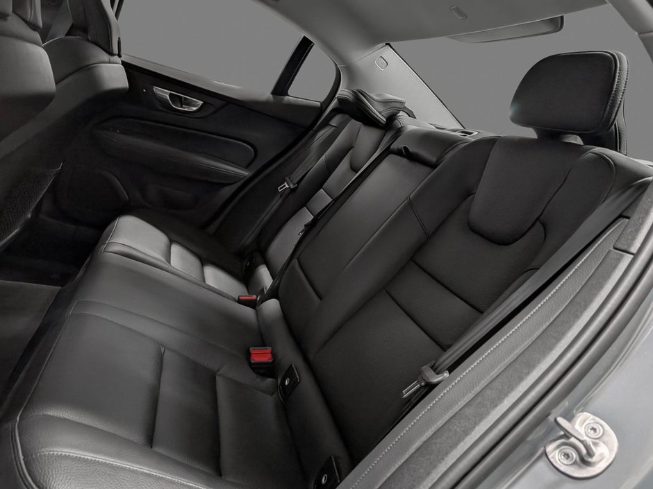 Volvo S60 B5 AWD Plus Dark Theme 2024-10