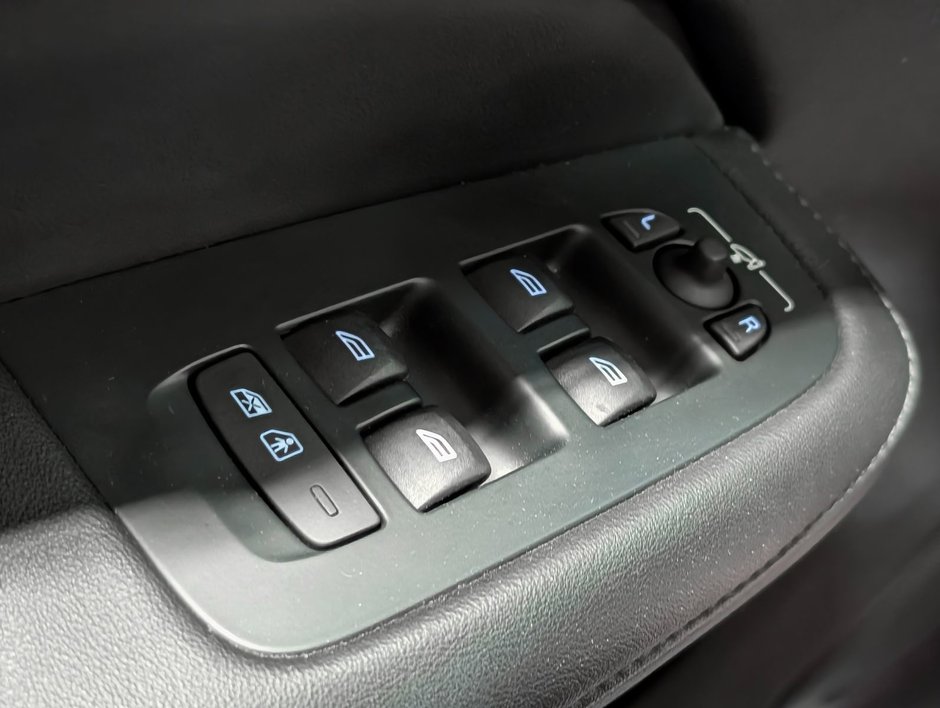Volvo S60 B5 AWD Plus Dark Theme 2024-19