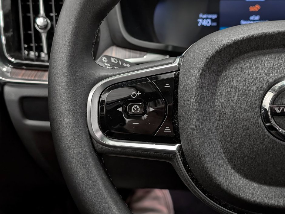 Volvo S60 B5 AWD Plus Dark Theme 2024-18