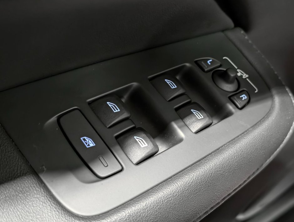 Volvo S60 B5 AWD Core Dark Theme 2024-21