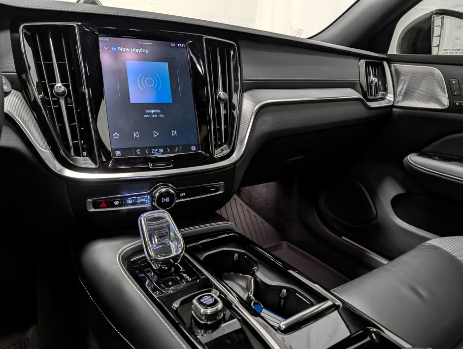 2024 Volvo V60 Recharge T8 eAWD PHEV Polestar Engineered-13