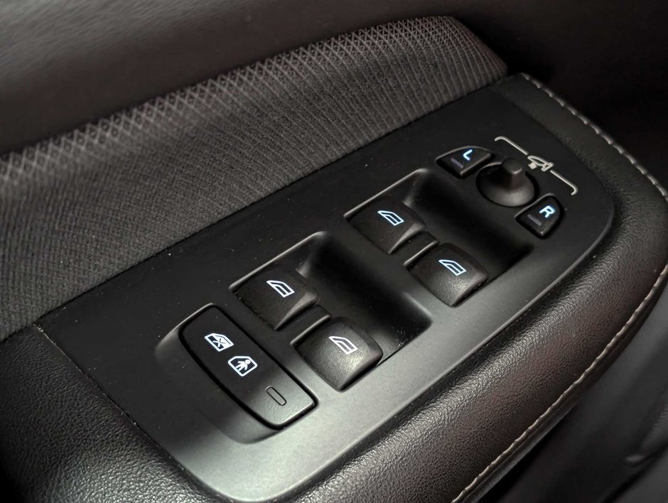 Volvo V60 B6 AWD Ultimate - Dark 2023-20