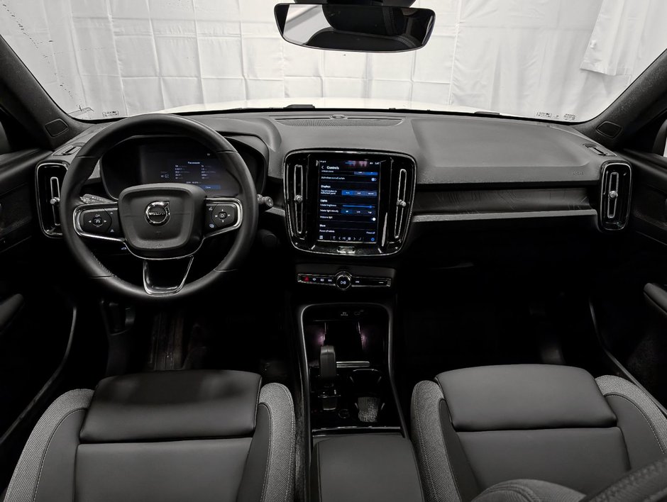2024 Volvo XC40 Recharge Pure Electric Twin eAWD Plus-12