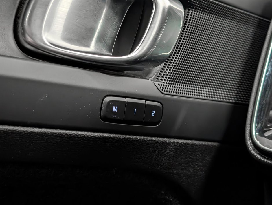 2024 Volvo XC40 Recharge Pure Electric Twin eAWD Plus-20