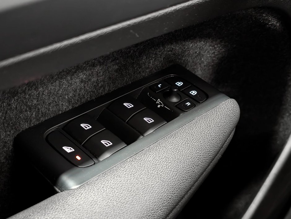 2024 Volvo XC40 Recharge Pure Electric Twin eAWD Plus-21