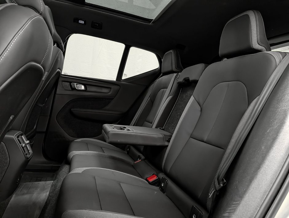 2024 Volvo XC40 Recharge Pure Electric Twin eAWD Plus-10