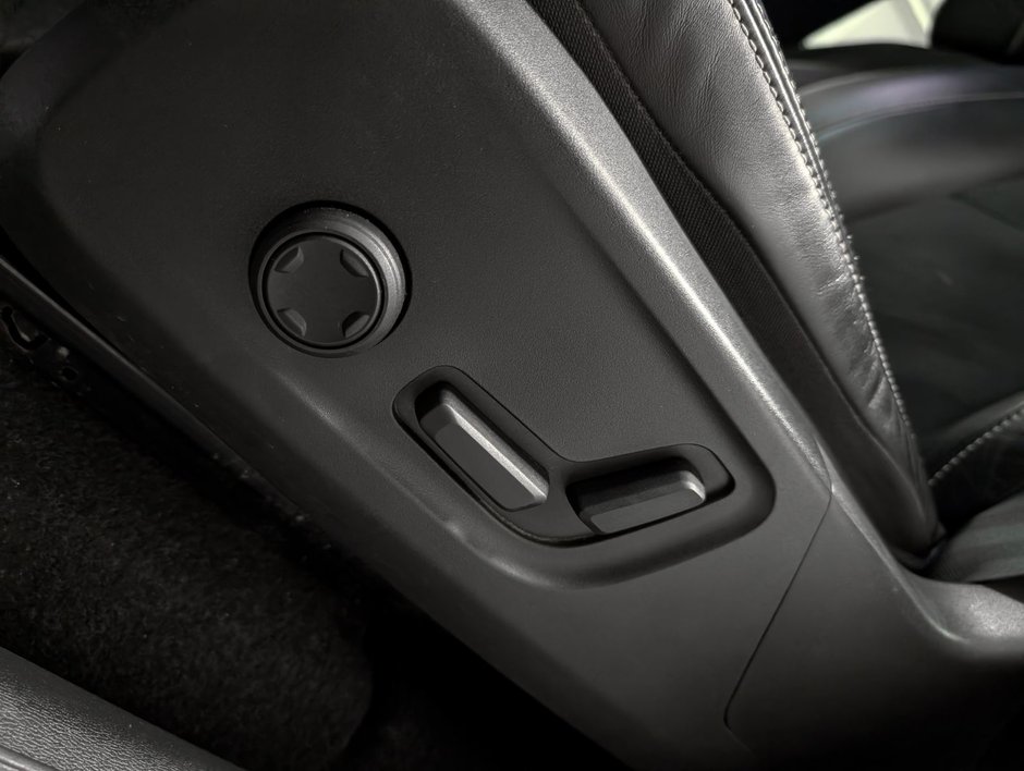 2022 Volvo XC40 Recharge Plus-9