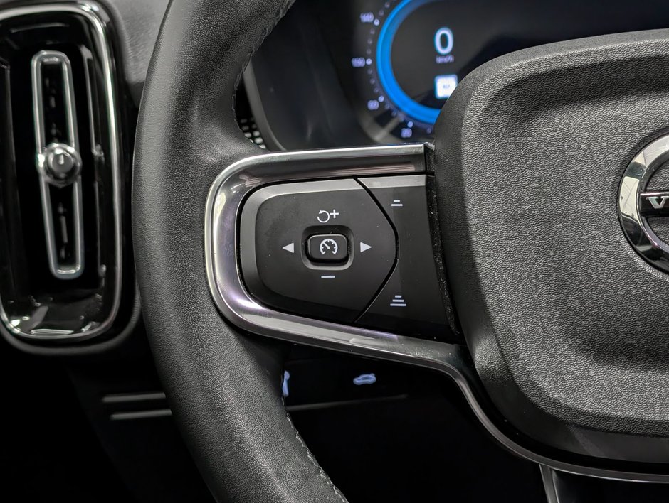 2022 Volvo XC40 Recharge Plus-18