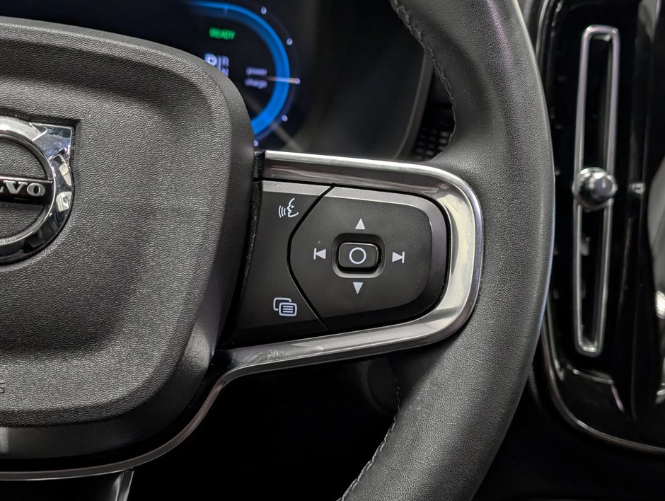 2022 Volvo XC40 Recharge Plus-17