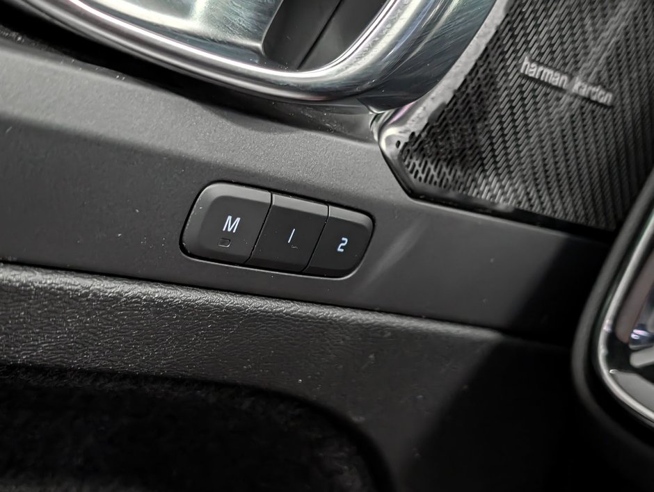 Volvo XC40 Recharge Ultimate 2022-21