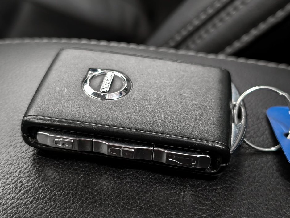 2022 Volvo XC40 T5 AWD Momentum-22