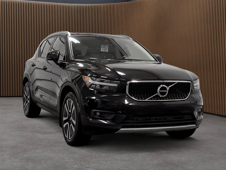 2022 Volvo XC40 T5 AWD Momentum-2