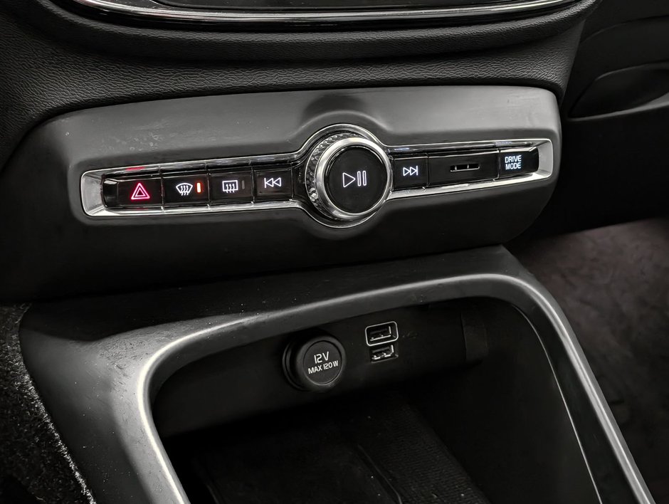 2022 Volvo XC40 T5 AWD Momentum-15