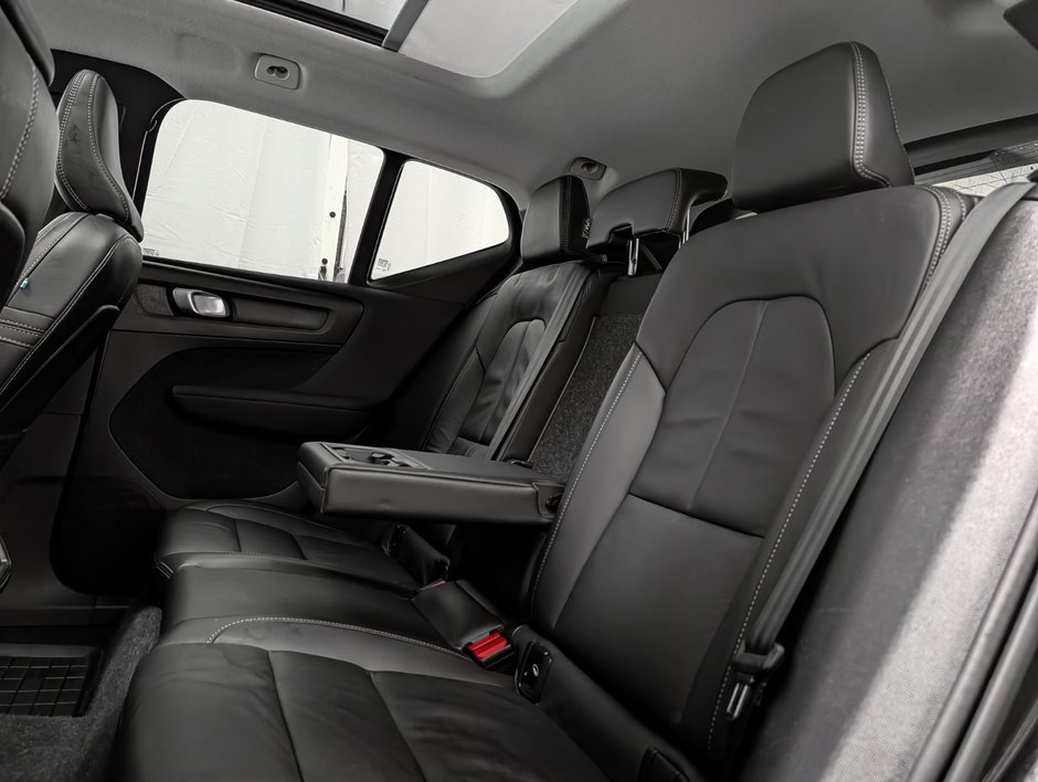 2022 Volvo XC40 T5 AWD Momentum-10