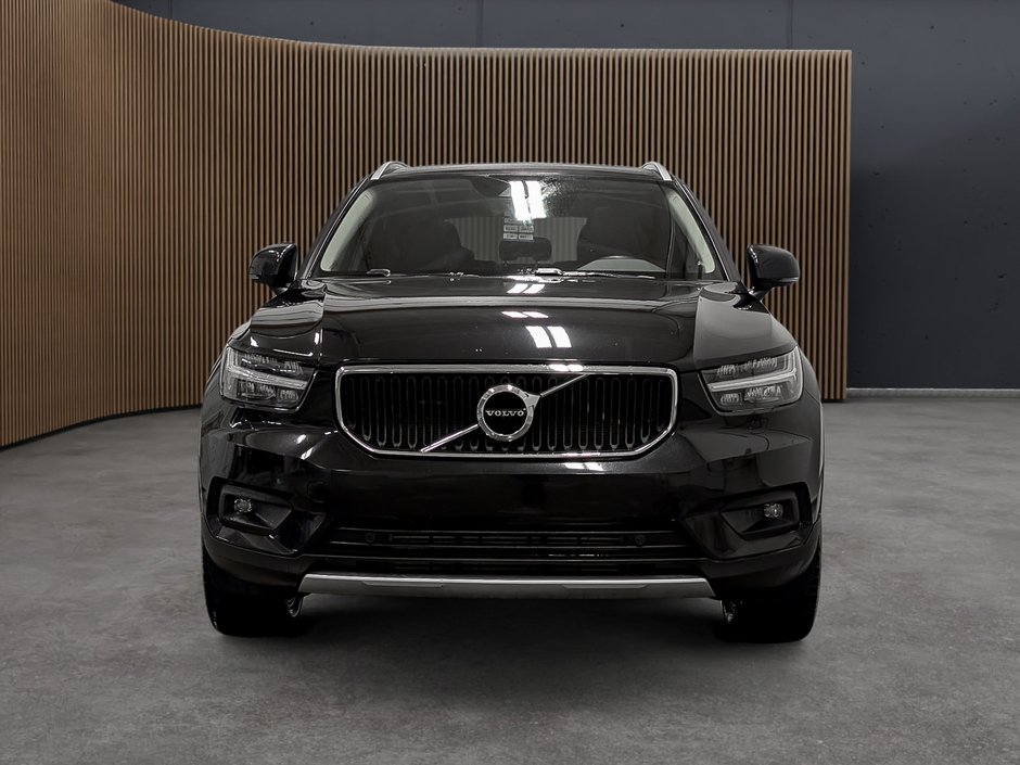 2022 Volvo XC40 T5 AWD Momentum-1