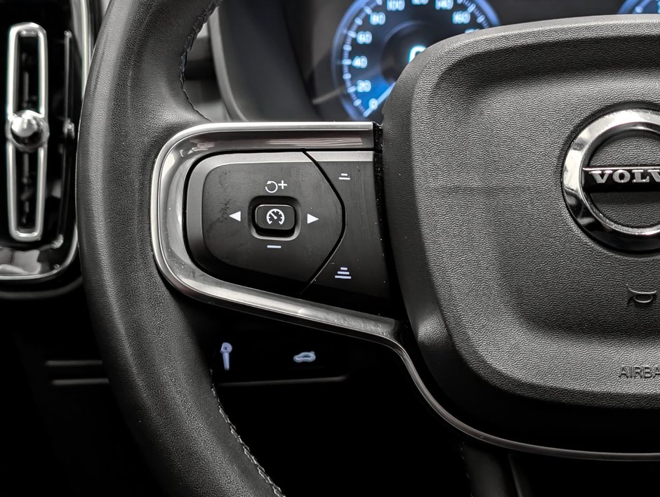 2022 Volvo XC40 T5 AWD Momentum-18