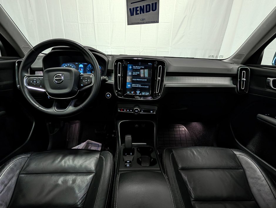 2022 Volvo XC40 T5 AWD Momentum-11