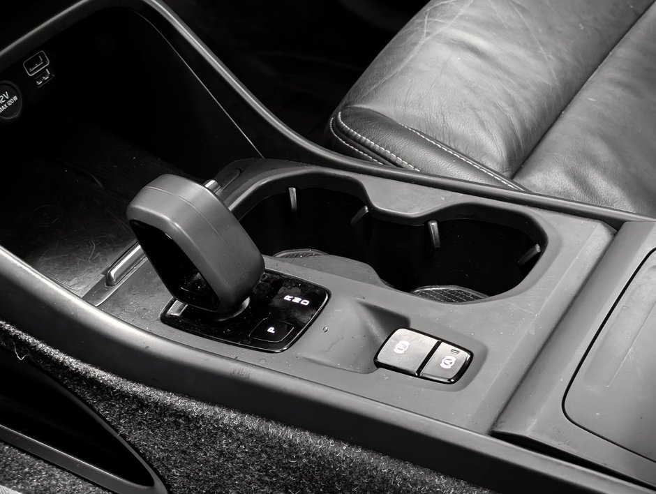 2022 Volvo XC40 T5 AWD Momentum-16