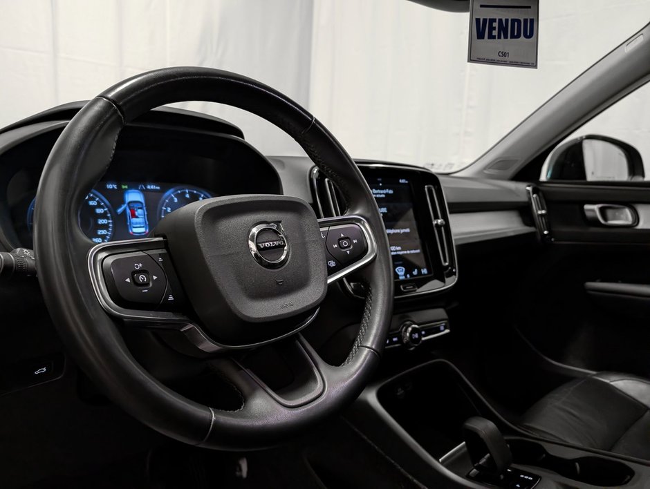 2022 Volvo XC40 T5 AWD Momentum-7
