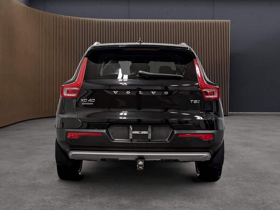 2022 Volvo XC40 T5 AWD Momentum-5
