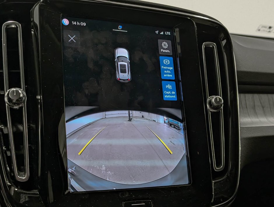 Volvo XC40 B5 AWD Core Base 2023-22