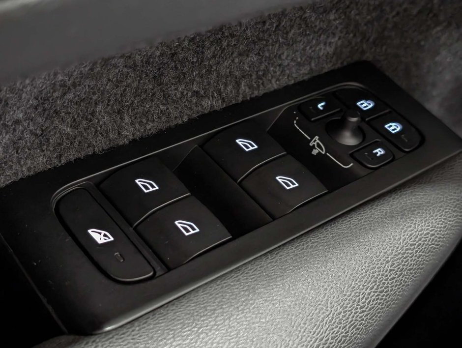 Volvo XC40 B5 AWD Core Base 2023-20