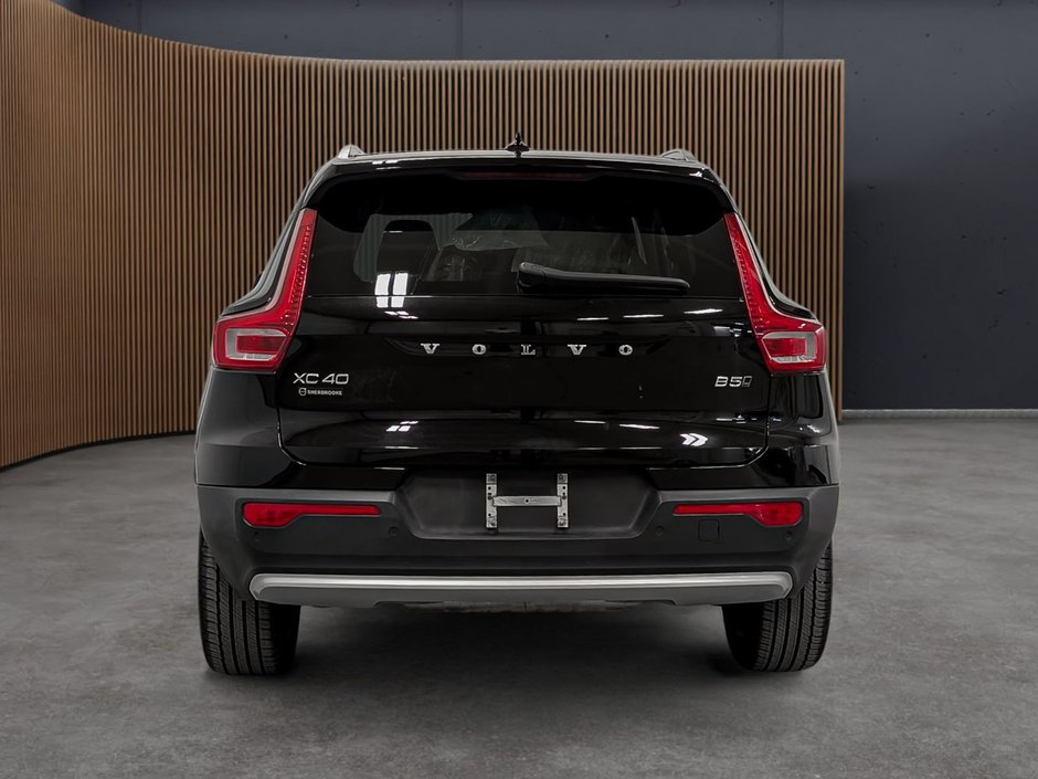 Volvo XC40 B5 AWD Core Base 2023-4