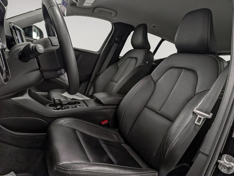 Volvo XC40 B5 AWD Core Base 2023-8