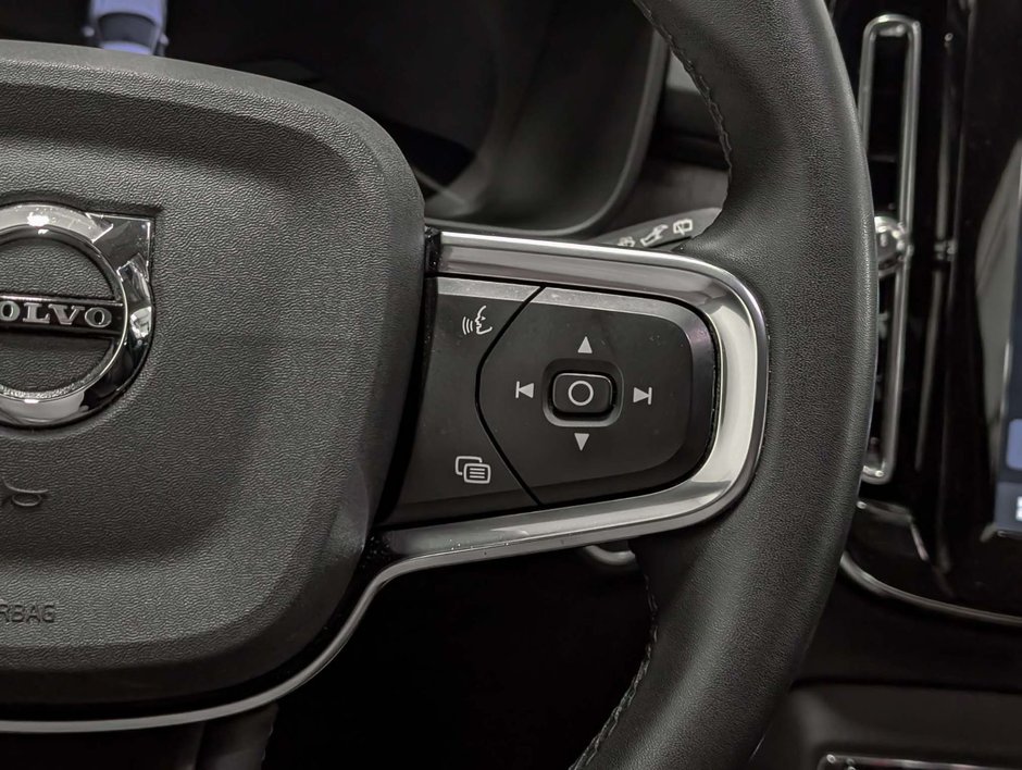 Volvo XC40 B5 AWD Core Base 2023-18