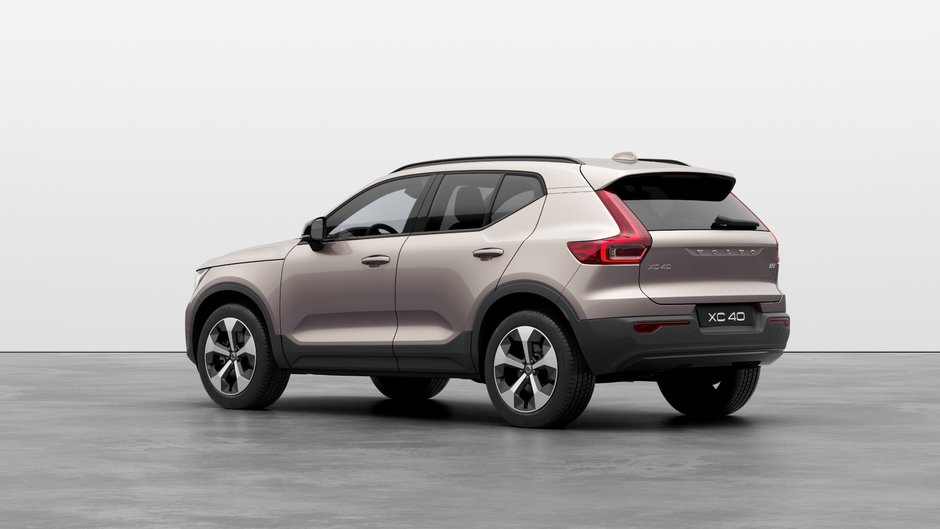 2024 Volvo XC40 B5 AWD Plus Bright Theme-1