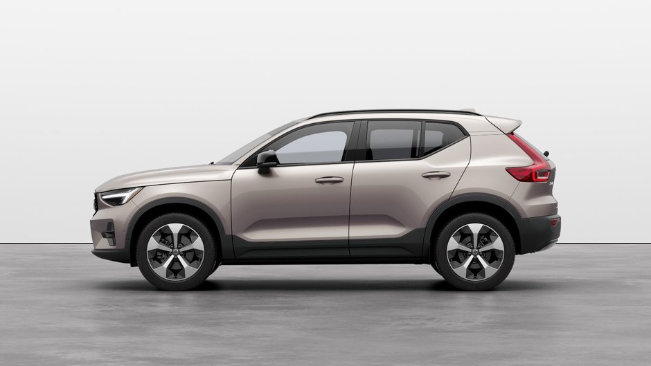2024 Volvo XC40 B5 AWD Plus Bright Theme-5