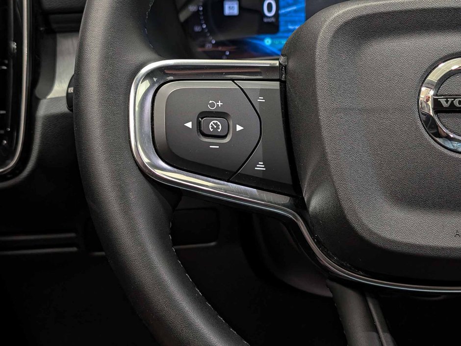 Volvo XC40 B5 AWD Ultimate Dark Theme 2024-21