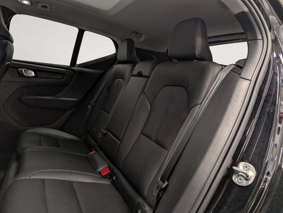 Volvo XC40 B5 AWD Ultimate Dark Theme 2024-12