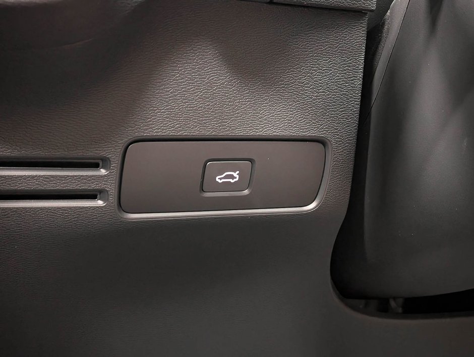 Volvo XC40 B5 AWD Ultimate Dark Theme 2024-19