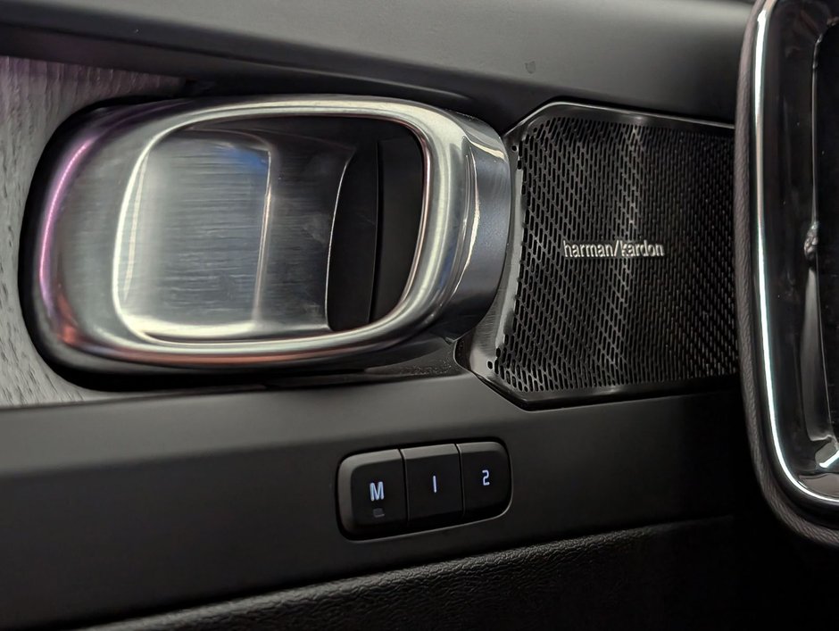 Volvo XC40 B5 AWD Ultimate Dark Theme 2024-20