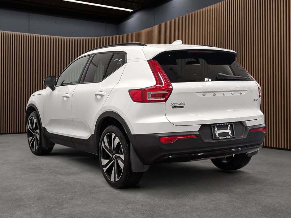 Volvo XC40 B5 AWD Plus Dark Theme 2024-3