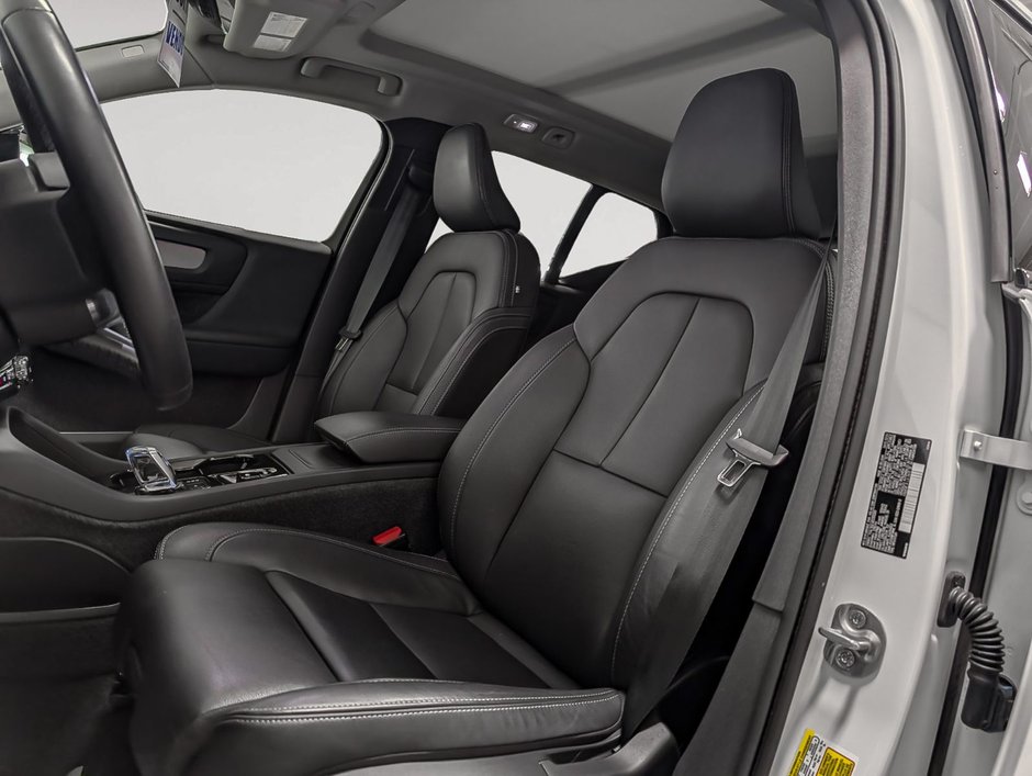 Volvo XC40 B5 AWD Plus Dark Theme 2024-8