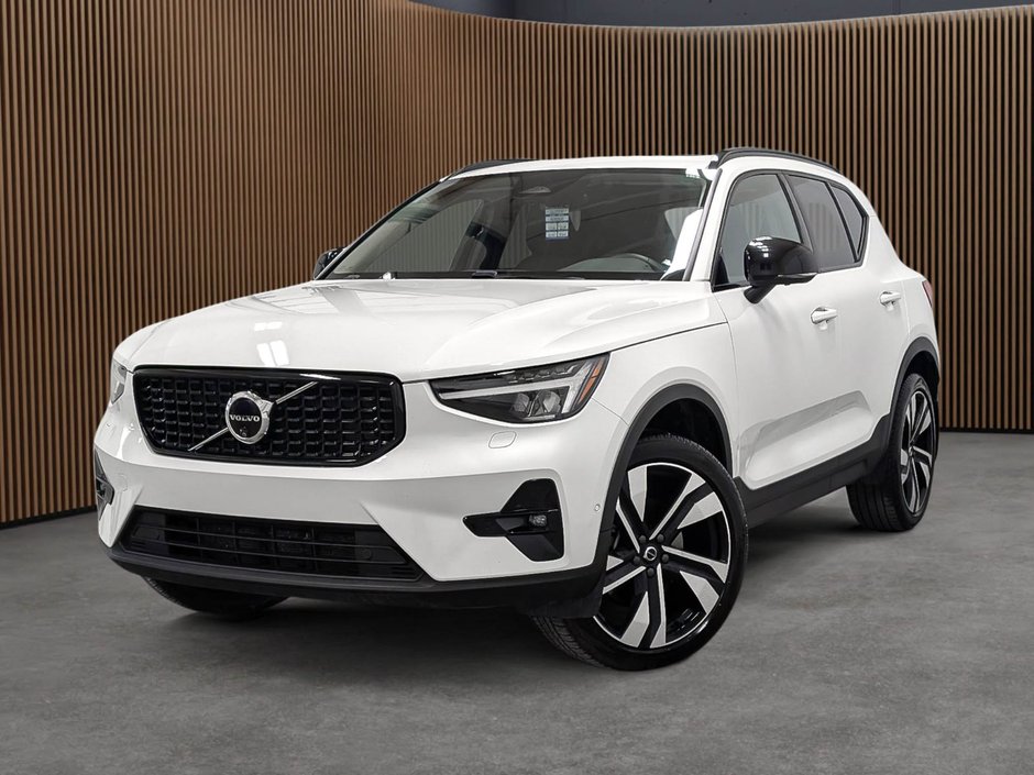 Volvo XC40 B5 AWD Plus Dark Theme 2024-0