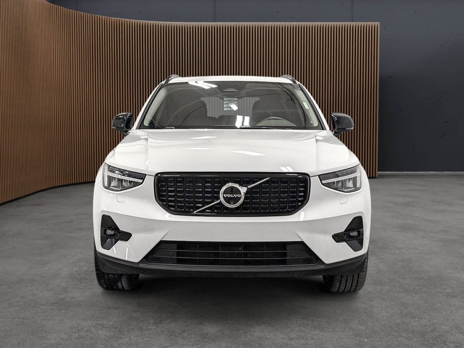 Volvo XC40 B5 AWD Plus Dark Theme 2024-1