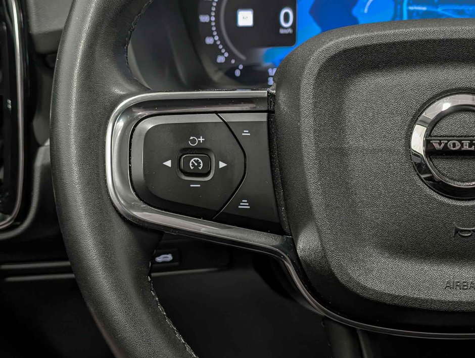 Volvo XC40 B5 AWD Plus Dark Theme 2024-18